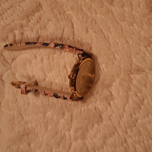 Watch - Picture 2 of 4